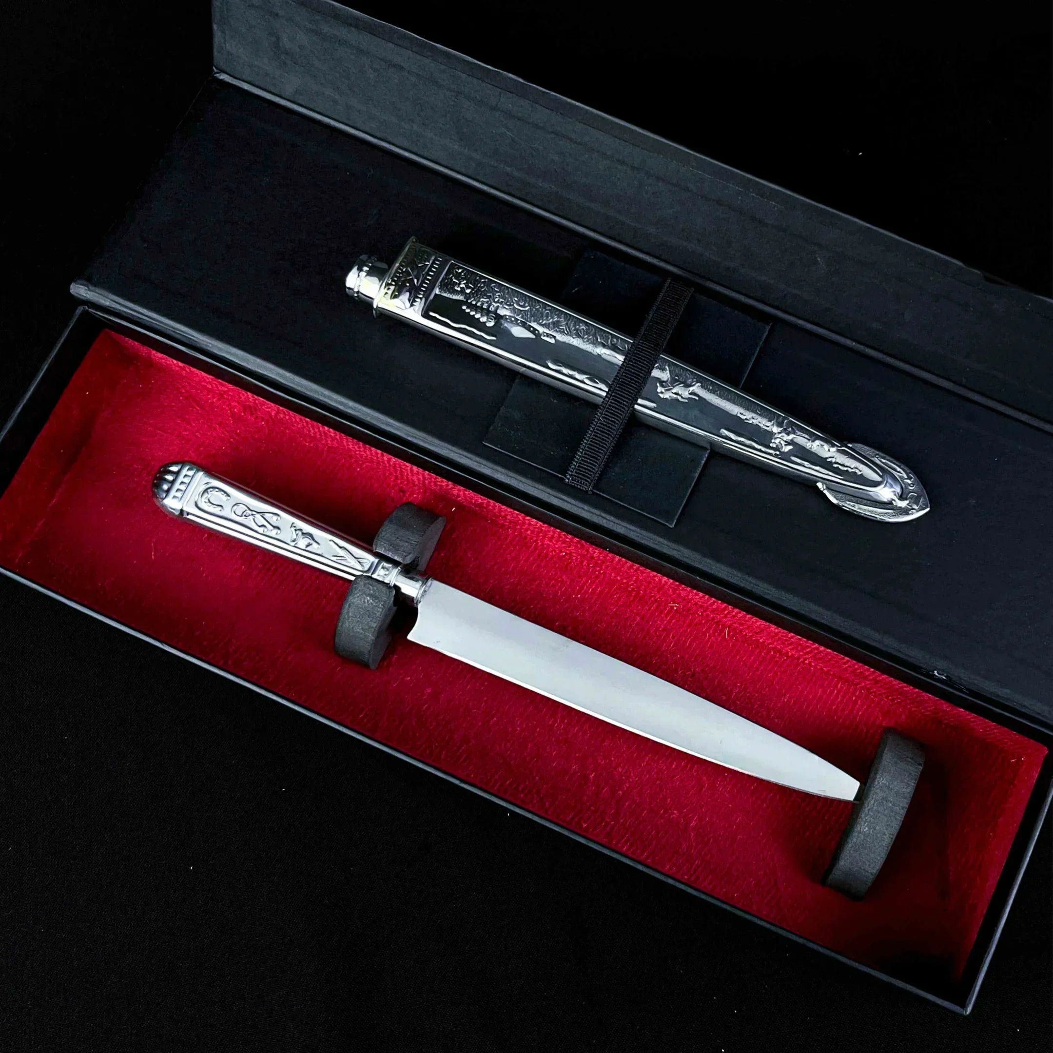 Faca Artesanal Relíquia Gaúcha Prateada 7" Aço 420C - Cabo Metal Bainha Decorada